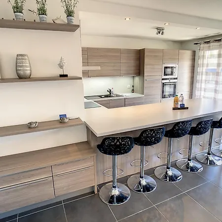 3 Bedrooms, 3 Bathrooms Lecerf 411 Apartamento *