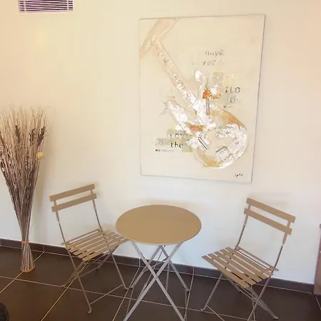 3 Bedrooms, 3 Bathrooms Lecerf 411 * Cannes