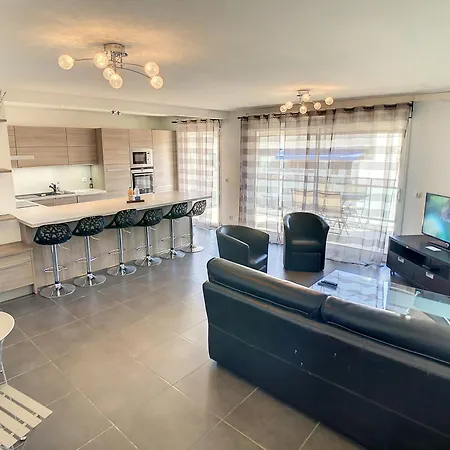 3 Bedrooms, 3 Bathrooms Lecerf 411 Appartamento *