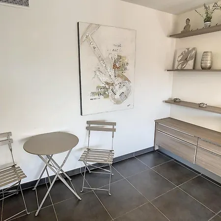 3 Bedrooms, 3 Bathrooms Lecerf 411