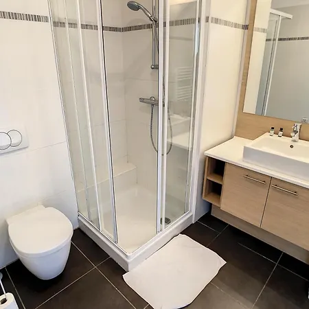 3 Bedrooms, 3 Bathrooms Central Lecerf 411
