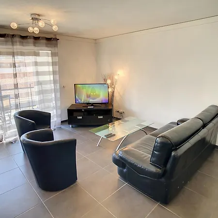 3 Bedrooms, 3 Bathrooms Lecerf 411 *